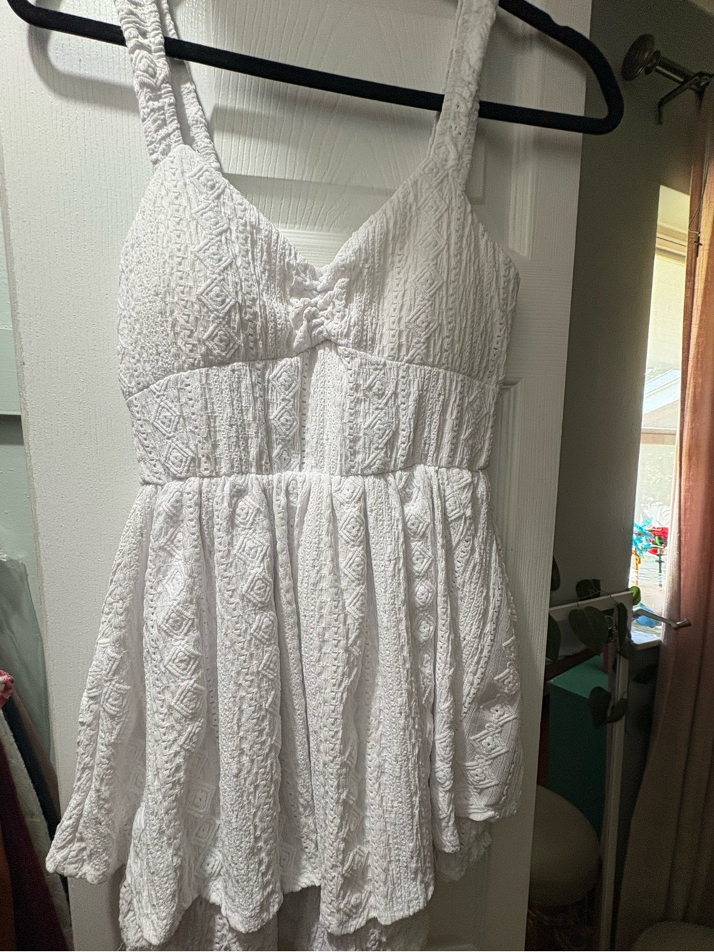 Women’s white romper size M